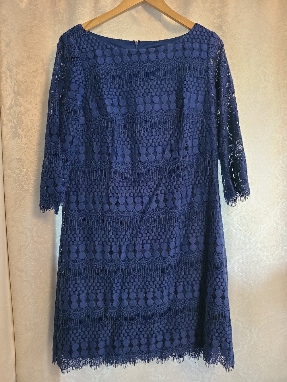 Jessica Howard Navy Blue Lace Shift Dress with Three-Quarter Sleeves